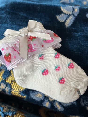 Cute frilly socks - socks, cabbage